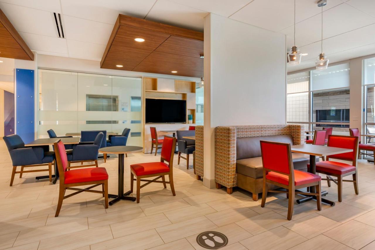 Holiday Inn Express & Suites - Phoenix Dwtn - State Capitol By Ihg מראה חיצוני תמונה